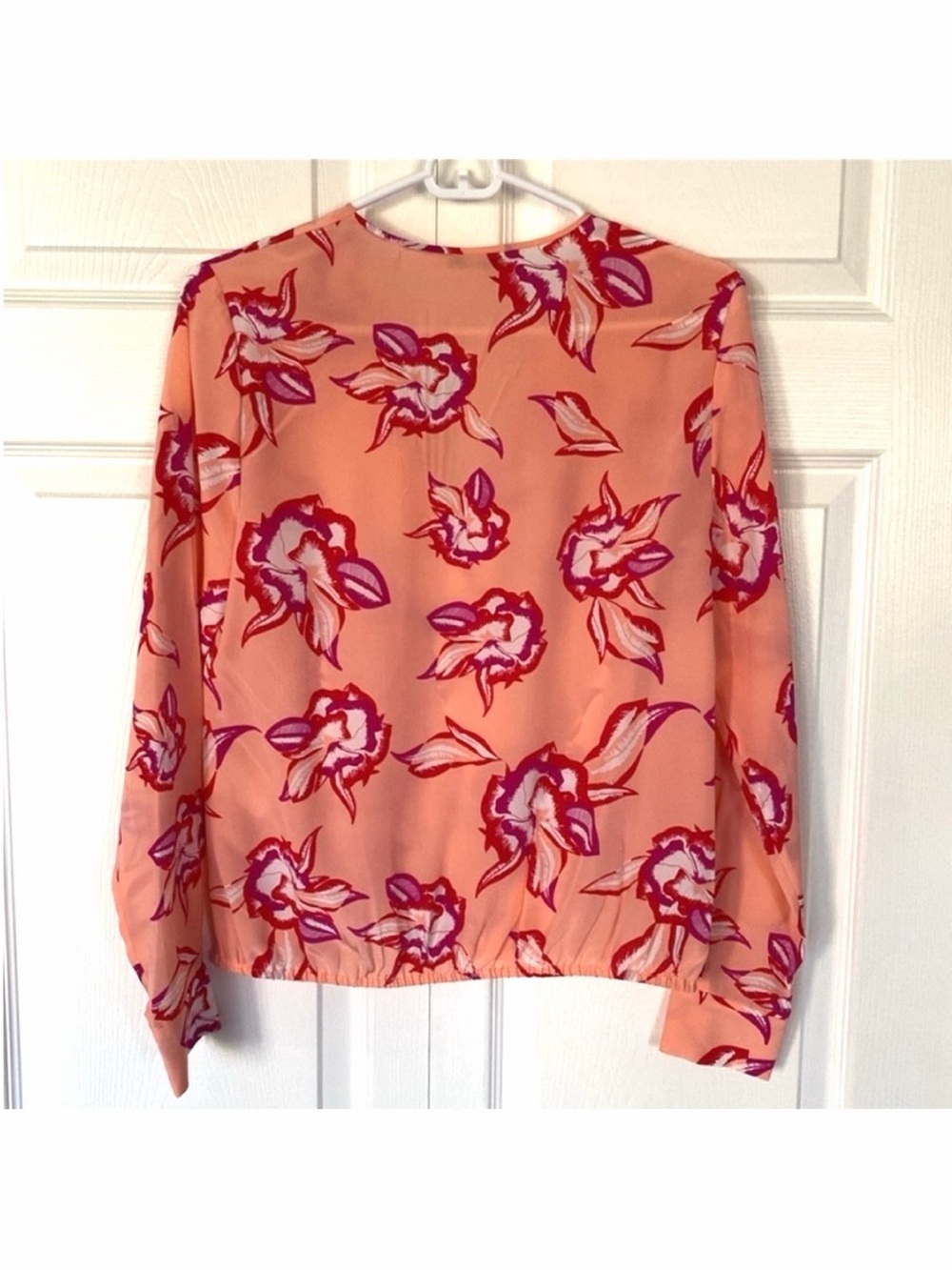 Diane Von Furstenberg Shirt 100% Silk Long Sleeve Blouse Top size 4 - Picture 2 of 14